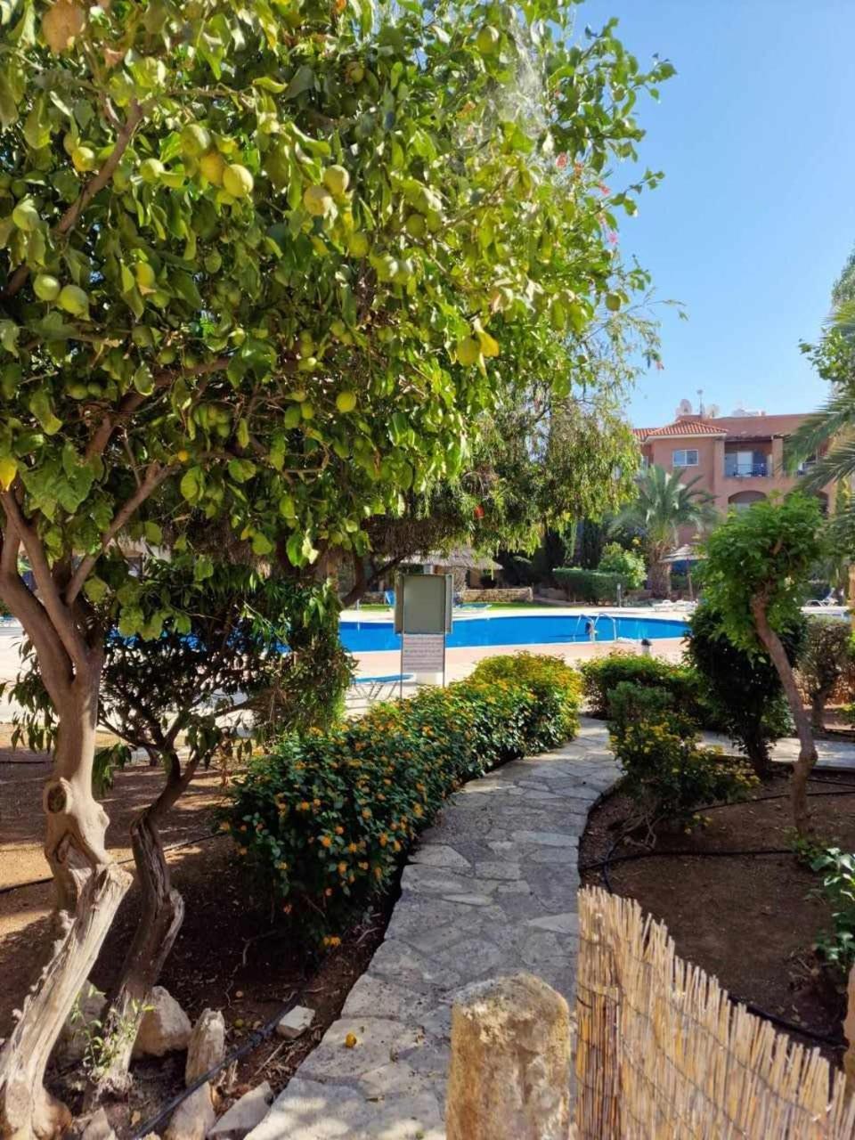 Beautiful Garden Apartment Mandriá Exterior foto